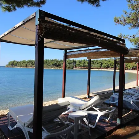 Apartment Zeljko Nr2 From The 800 M Novigrad Istria